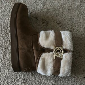 GBG Los Angeles Brown and Cream Winter Boots with Faux Fur.
